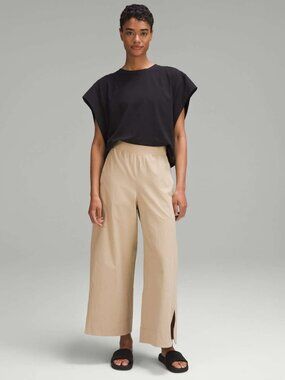 LULULEMON STRETCH WOVEN HIGH RISE WIDE LEGGED CROP